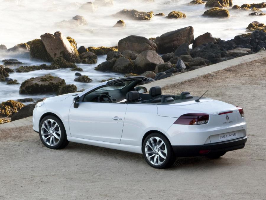  Renault Megane CC 2010 года  (фото 32 из 65)